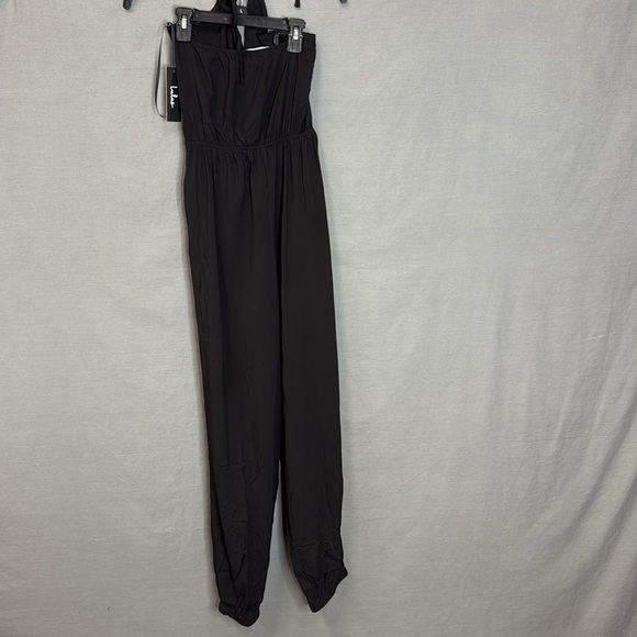 Women’s Lulus Learning to Fly Black Halter Jumpsuit
Size Medium New with Tags - Picture 6 of 9